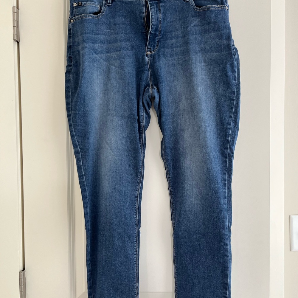 Straight leg skinny jeans medium wash
